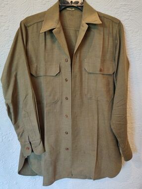 Vintage 1943 World War 2 Army Issue Green Button Up Shirt - Small (14-32)